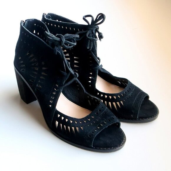 Vince Camuto Tarita Black Suede Laser Cut Lace Up Block Heel Bootie Shoes 6.5 - Picture 4 of 16